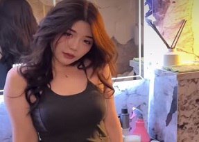 สามีแอบไปกับน้องสาวของเขาเมื่อมีเพียงสองคนที่บ้าน