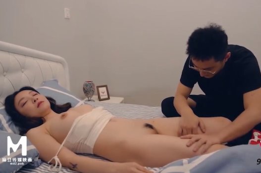พ่อแต่งงานกับภรรยาของเขา แต่ลูกชายเชิญแม่เลี้ยงของเขาอย่างลับๆ