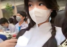 เด็กชายตัวใหญ่ยิงสเปิร์มบนแม่เลี้ยงที่ร้อนแรง