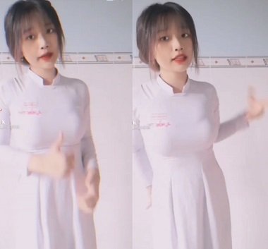 สาวสวยที่มีม้าซูเปอร์ขี่ม้าซูเปอร์ม้า