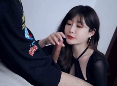 ลูกพี่ลูกน้องที่สวยงามไปเยี่ยมลูกพี่ลูกน้องของเขาเพื่อเข้าร่วมสนุก